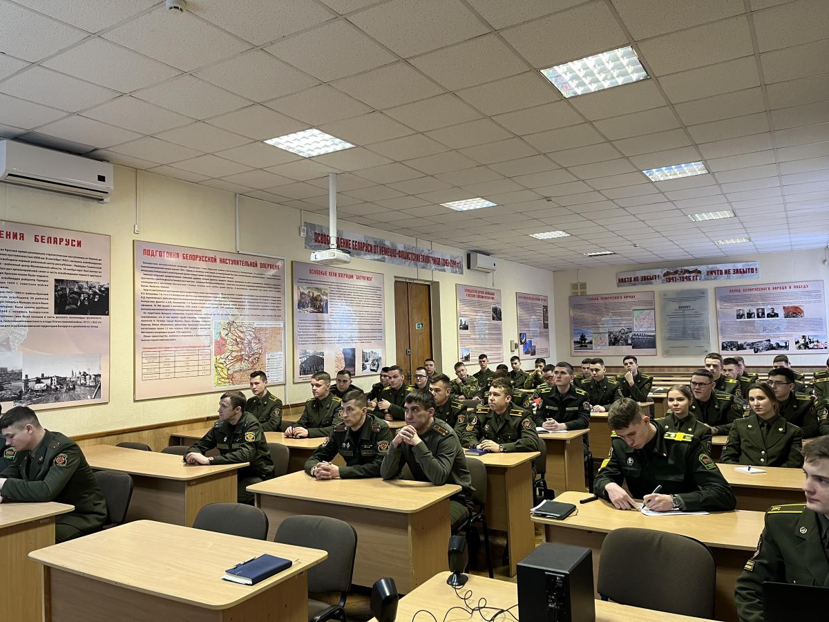 Социальные институты. Нагрудный знак яввфу. Ярославская военная финансово-экономическая академия. Военно экономический институты. Военно экономический институты.